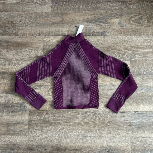 Fabletics Cropped Burgundy/Purple Workout Top - Picture 2 of 2